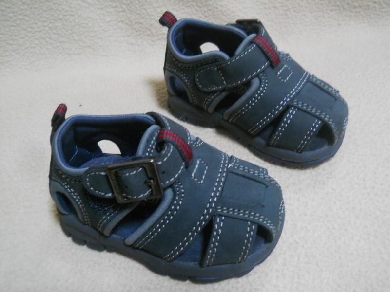 Oshkosh First Walkers Sandals Size 2 (3 to 6 months) / NEW