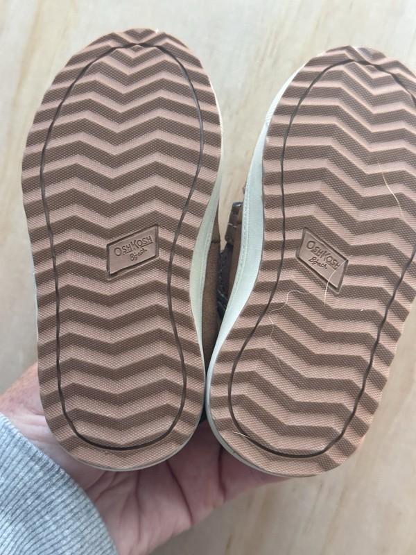 Oshkosh Toddler Shoes- Anchor Size 4 Hook And Loop Brown