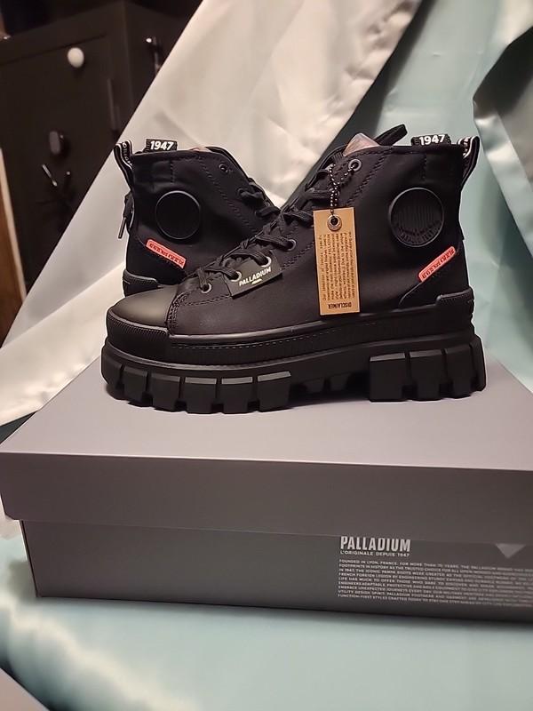 Palladium Womens 9 Revolt HI TX Platform Boots Black / Black New In Box