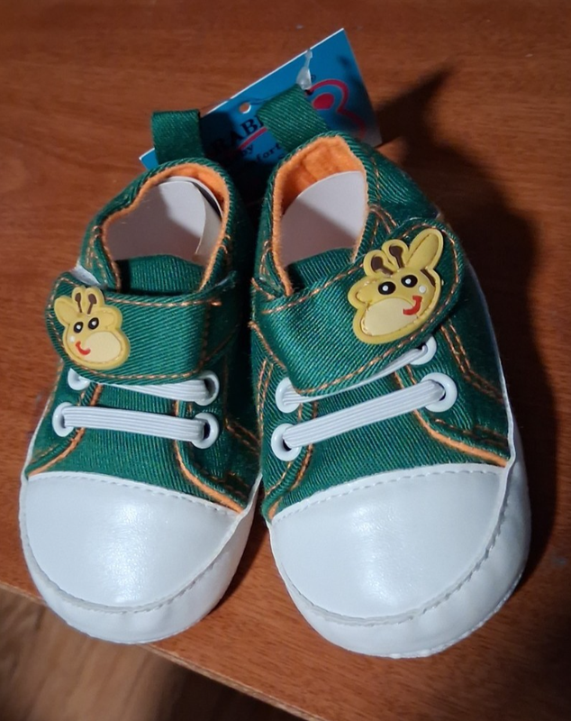 RABEISIR 0-6 MONTHS SLIP ON GIRAFFE SNEAKERS NWT