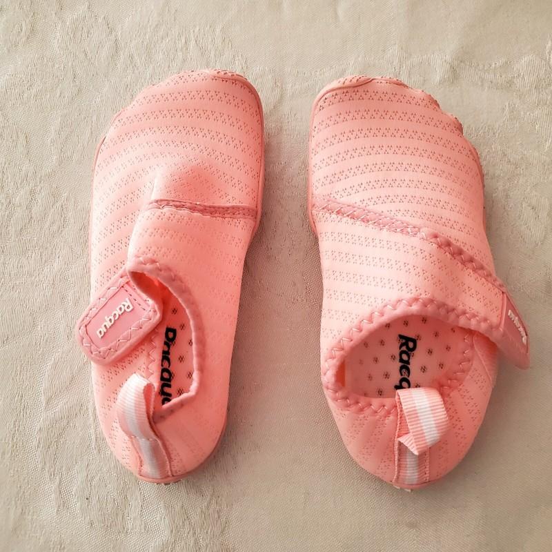 Racque Girls Water Shoes. Quick Dry. Lightweight. Pink. Size 29 (US12)