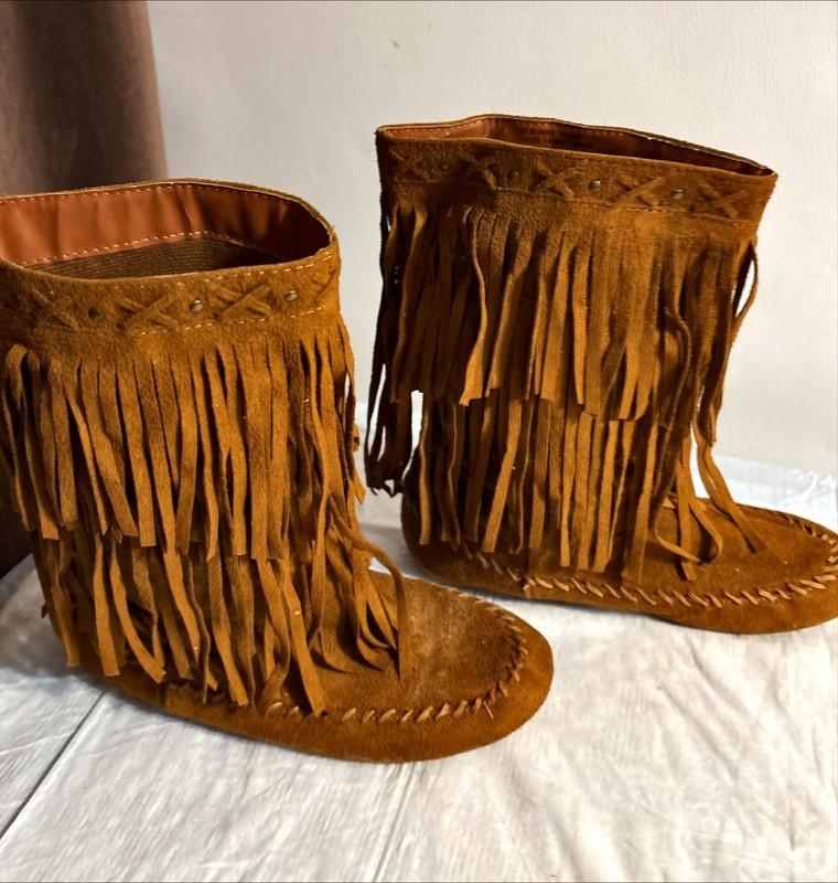 Rampage Girls Bunny Cognac Boots Size 5 Moccasin