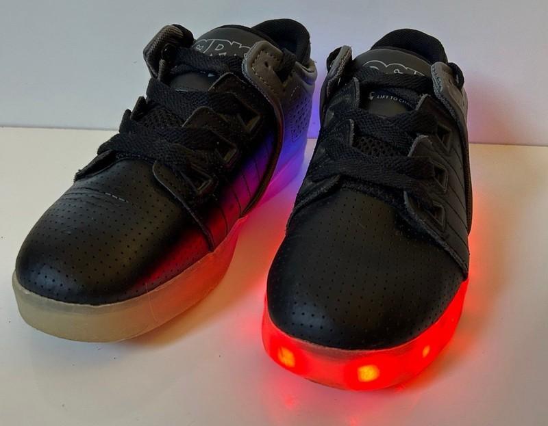 READ Osiris D3V Shoes Youth Men’s Sz 5 80196 LED Light Up Chargable