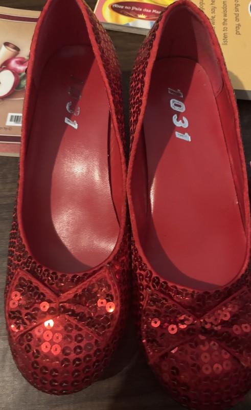 Red Sequined Shoe kids Size XL 4/5 Wizard of oz Dorothy Ruby slippers