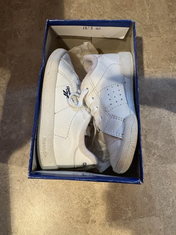 reebok newport classic insignia vector size us 7 toddler