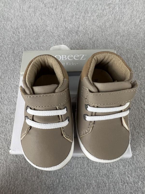 Robeez First Kicks Crib Baby Shoes Size 6-9 Months Sneaker Pull On Comfort