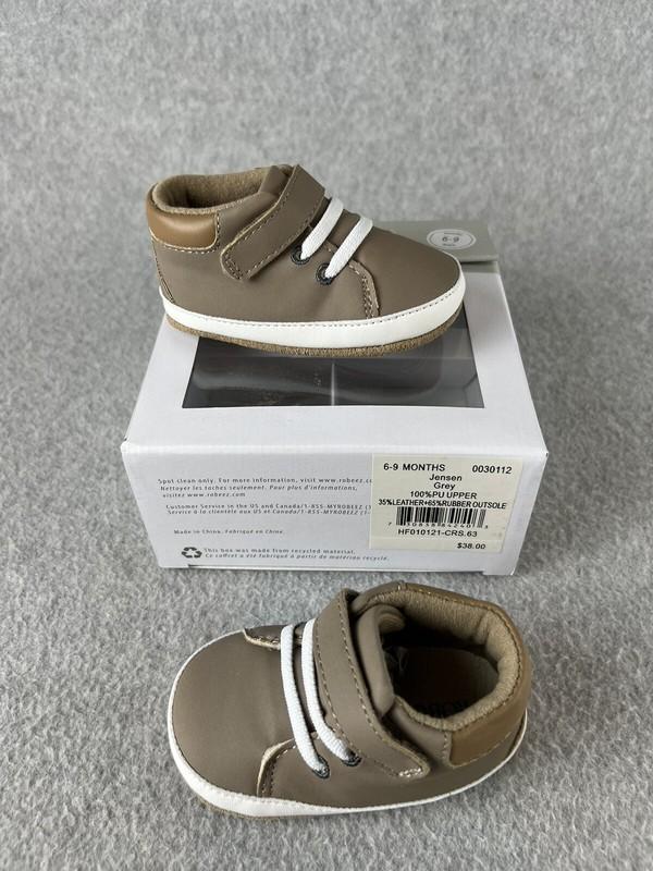 Robeez First Kicks Crib Baby Shoes Size 6-9 Months Sneaker pull on Comfort
