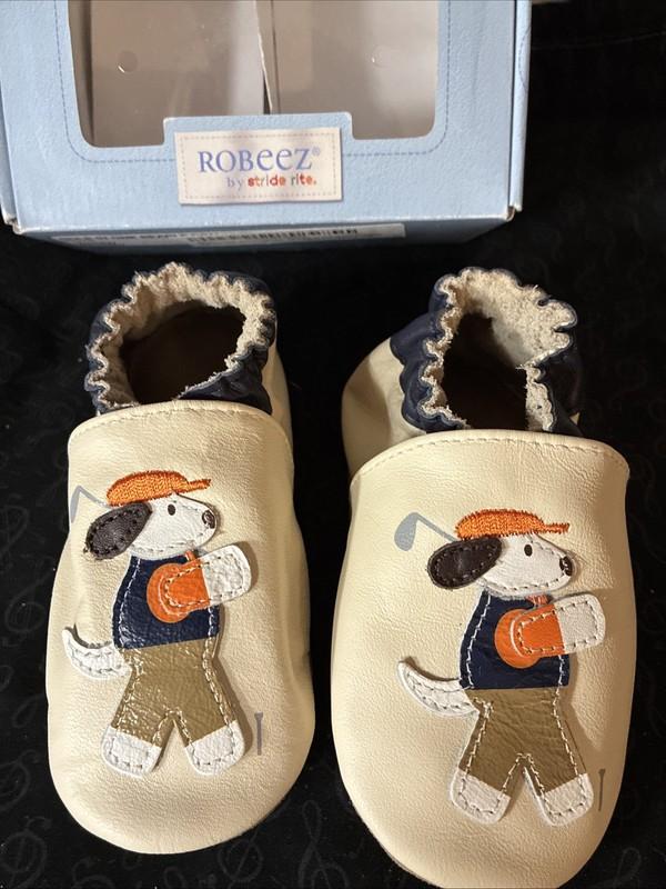 Robeez Soft Sole Shoes Sized 12-18 Months (NEW) Hole In One Beagle