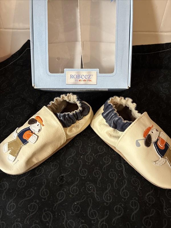 Robeez Soft Sole Shoes Sized 12-18 Months (NEW) Hole In One Beagle