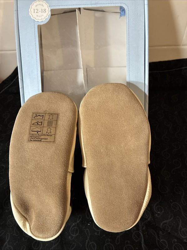 Robeez Soft Sole Shoes Sized 12-18 Months (NEW) Hole In One Beagle