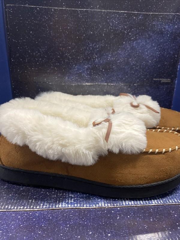 RockDove Women's Trapper Moc Memory Foam Slipper - Chestnut Size 8-9