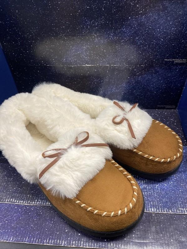 RockDove Women's Trapper Moc Memory Foam Slipper - Chestnut Size 8-9