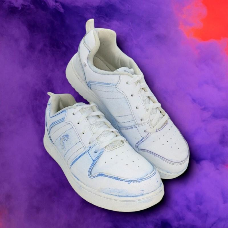 Shaq Athletic Boys Pre-owned White and Blue Basketball Sneakers - sz. 6