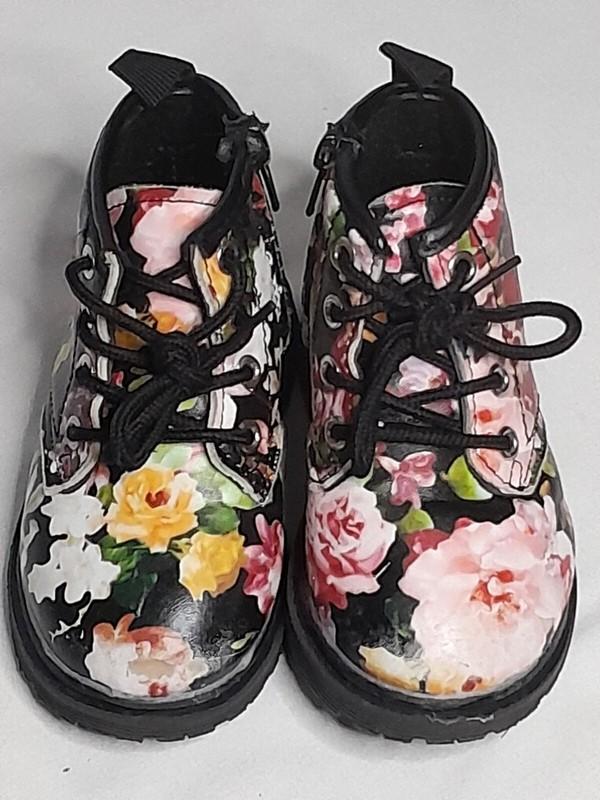 Side Zipper Floral Boots Size 6.5 Toddler Preowned EXCELLENT Condition