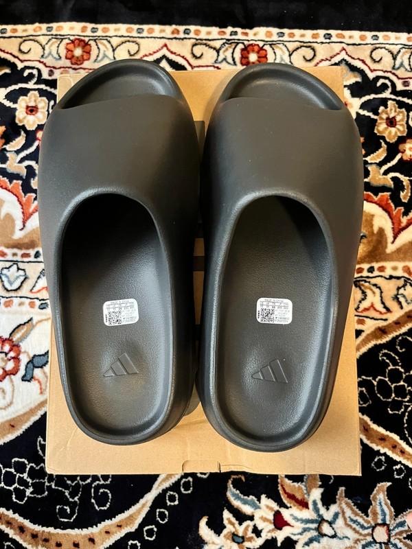 SIZE 10 - ADIDAS YEEZY SLIDES ONYX BLACK (AUTHENTIC)