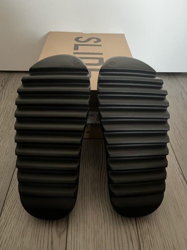 Size 11 - Adidas Yeezy Slide Onyx (100% AUTHENTIC BRAND NEW FREE SHIPPING)