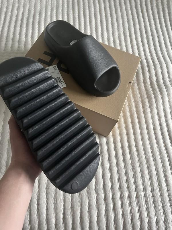 Size 11 - Yeezy Slides ONYX Brand New 100% Authentic "FREE FAST SHIPPING"