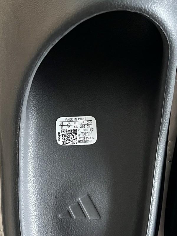 Size 11 - Yeezy Slides ONYX Brand New 100% Authentic "FREE FAST SHIPPING"