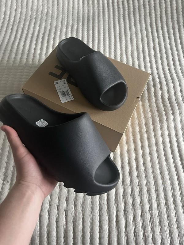 Size 11 - Yeezy Slides ONYX Brand New 100% Authentic "FREE FAST SHIPPING"