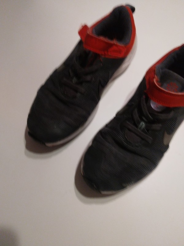 Size- 2Y Nike Downshifter 12 Boys Navy/Red/White Pre-owned Athletic Shoes