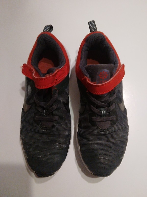 Size- 2Y Nike Downshifter 12 Boys Navy/Red/White Pre-owned Athletic Shoes