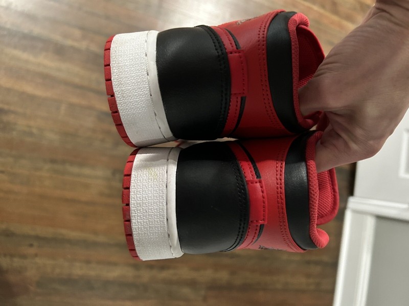 Size 5 Y- Jordan 1 Mid Banned
