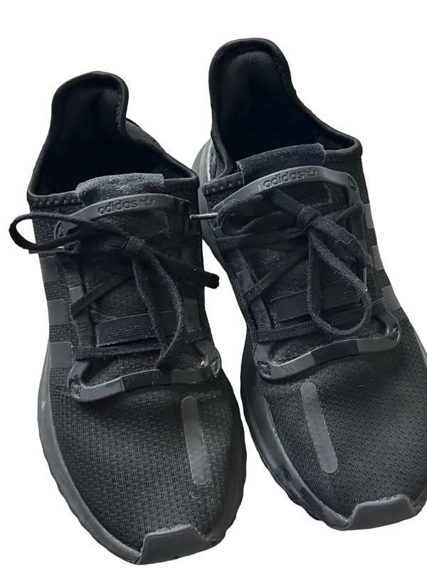 Size 6 Adidas Boys Sneakers Size 6