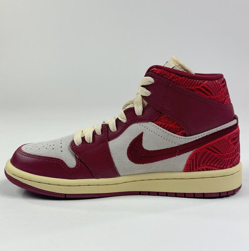 Size 6 - Air Jordan 1 SE Mid Lift Up W