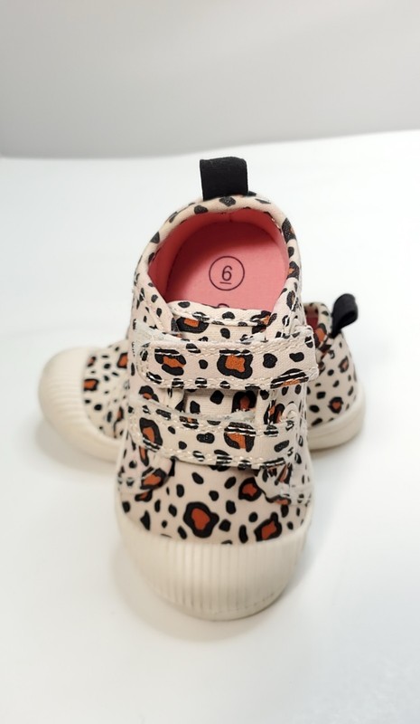 SIZE 6- GIRLS SHOES LEOPARD STYLE CAT & JACK