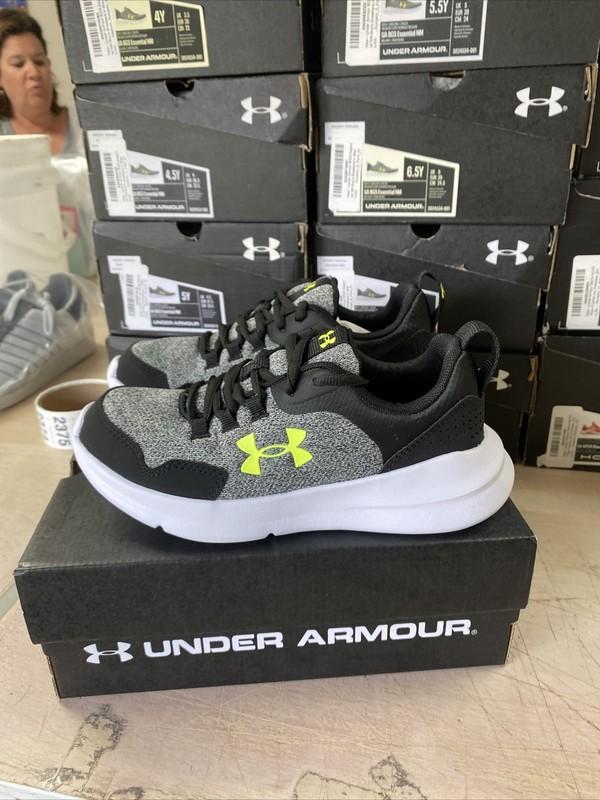 Size 6 (GS) - Under Armour Essential Low Black Neon Green