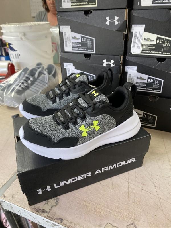 Size 6 (GS) - Under Armour Essential Low Black Neon Green