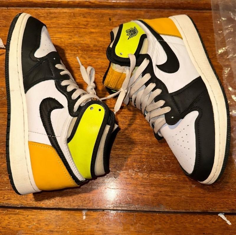Size 6 - Jordan 1 Retro High OG Volt