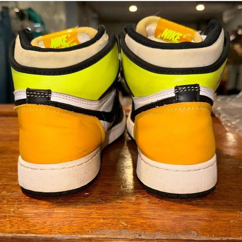 Size 6 - Jordan 1 Retro High OG Volt