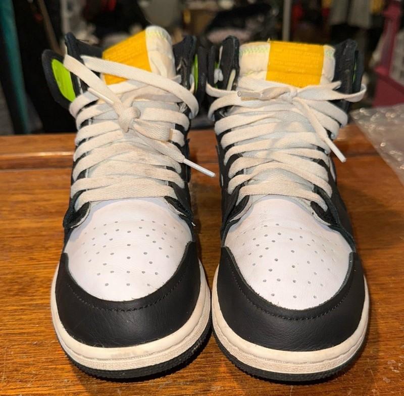 Size 6 - Jordan 1 Retro High OG Volt