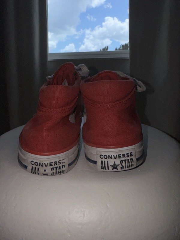 Size 7 - Converse Chuck Taylor All Star Madison Mid Red W
