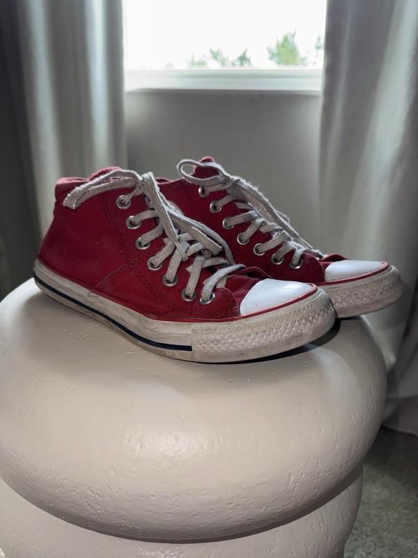 Size 7 - Converse Chuck Taylor All Star Madison Mid Red W
