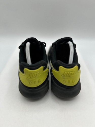 Size 7 (GS) - Nike Air Max Oketo Low Black Volt - AR7419-004