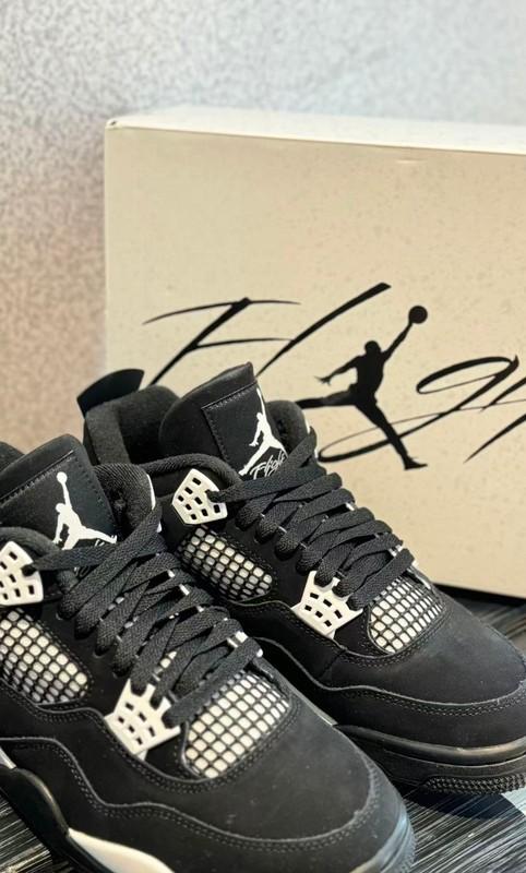 Size 9.5 - Air Jordan 4 Retro White Thunder