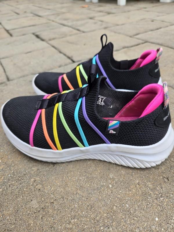 Skechers Girls Black With Rainbow Stripes Size 3
