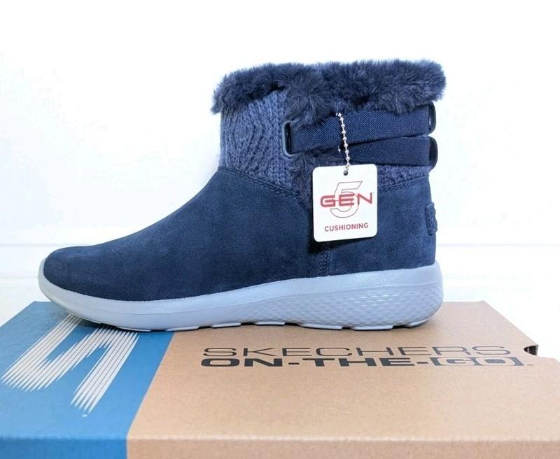 Skechers On-the-GO City 2 Water Repellent Suede Boots Size 6.5 Navy