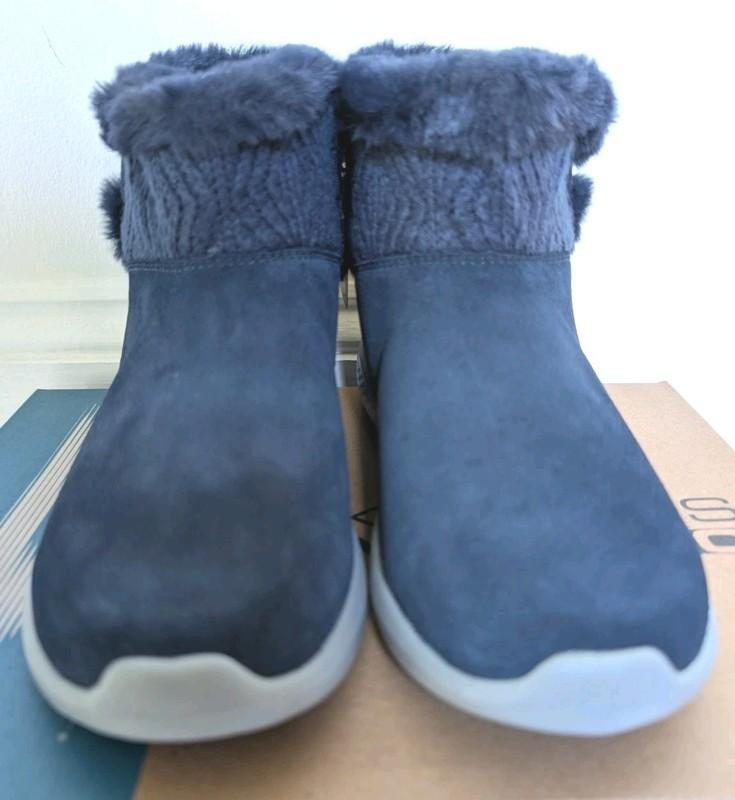 Skechers On-the-GO City 2 Water Repellent Suede Boots Size 6.5 Navy