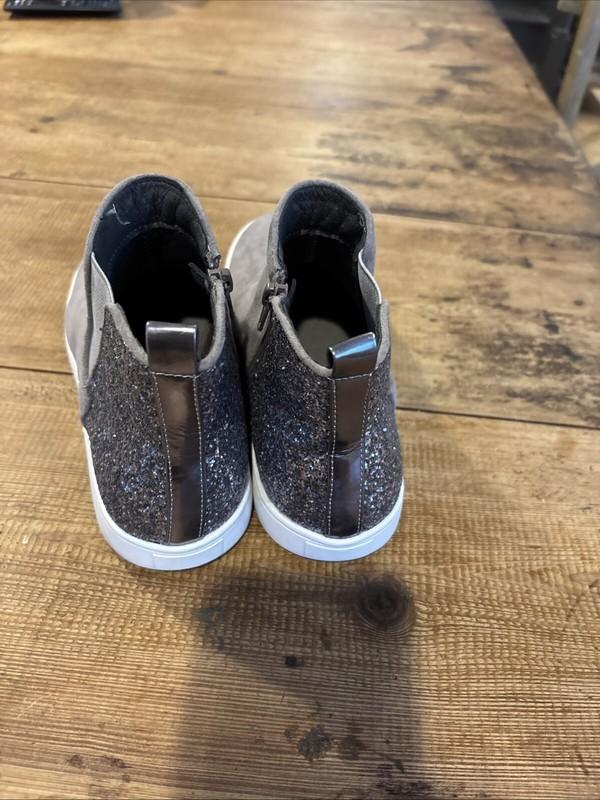 SO Novah Pewter Girls' Sparkle Sneaker Boots Size 6