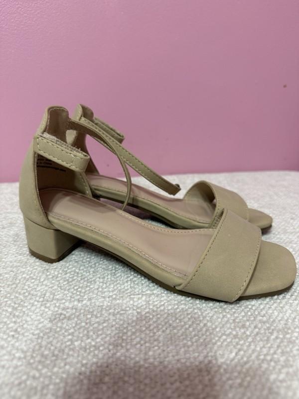 Sofia Taylor Beige Girls' Sandal Size 13m Excellent Condition