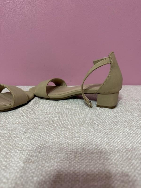Sofia Taylor Beige Girls' Sandal Size 13m Excellent Condition
