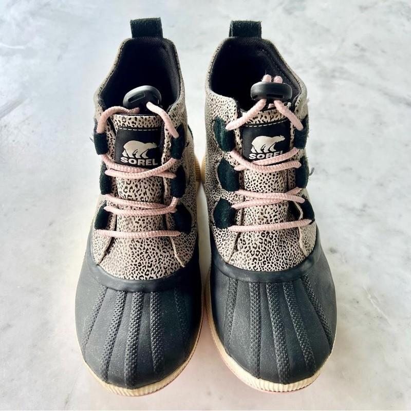 SOREL Out N About Waterproof Classic Girls Boots ~ Size 5Y
