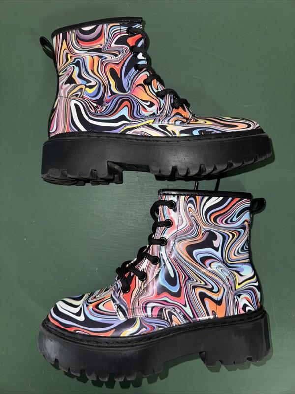Steve Madden JRock Colorful 70s Swirl Size 1 Lace Zip Combat Boots