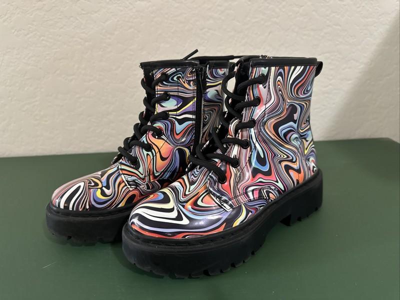 Steve Madden JRock Colorful 70s Swirl Size 1 Lace Zip Combat Boots