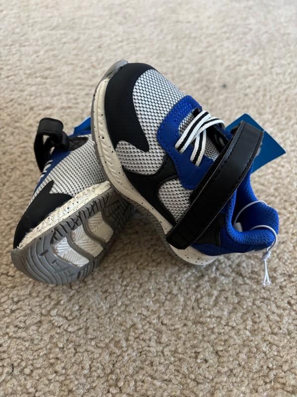 Stride Rite 360 Kids Unisex Adler Sneaker Multi 4M