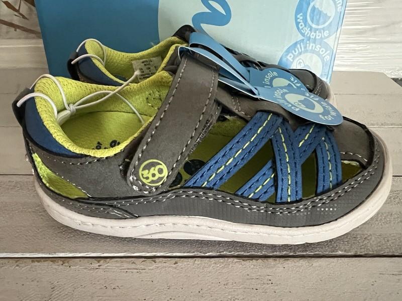 Stride Rite Amos 2.0 Gray Shoes Sandals US Size 4