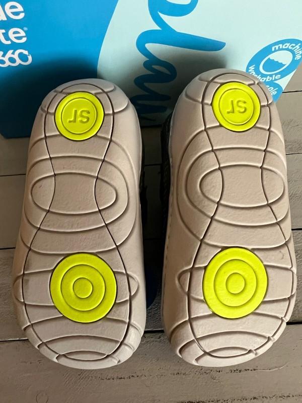 Stride Rite Amos 2.0 Gray Shoes Sandals US Size 4